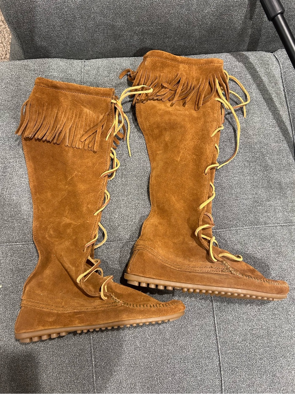 Minnetonka Women’s Size 7 Brown Suede Knee High Fringe Lace Up Boots Style 1422